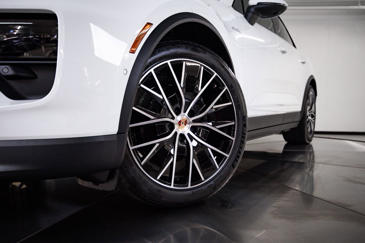 New 2026 Porsche Macan Electric RWD image 12