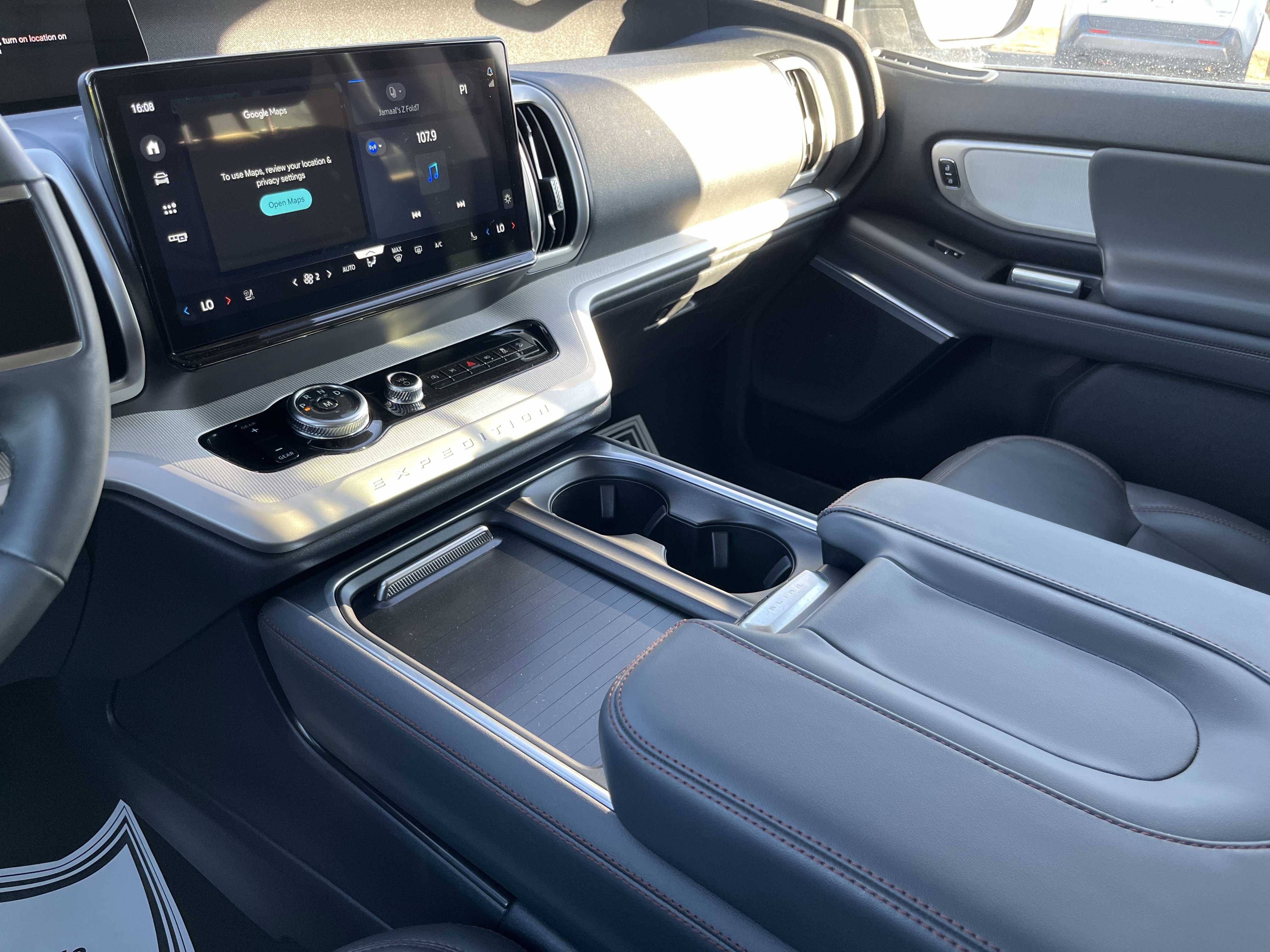 Used 2025 Ford Expedition Active image 29