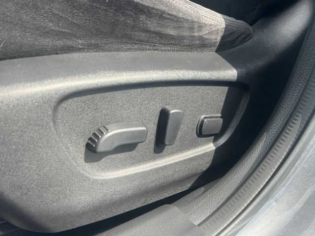 Used 2014 Nissan Rogue SV AWD/4WD image 24