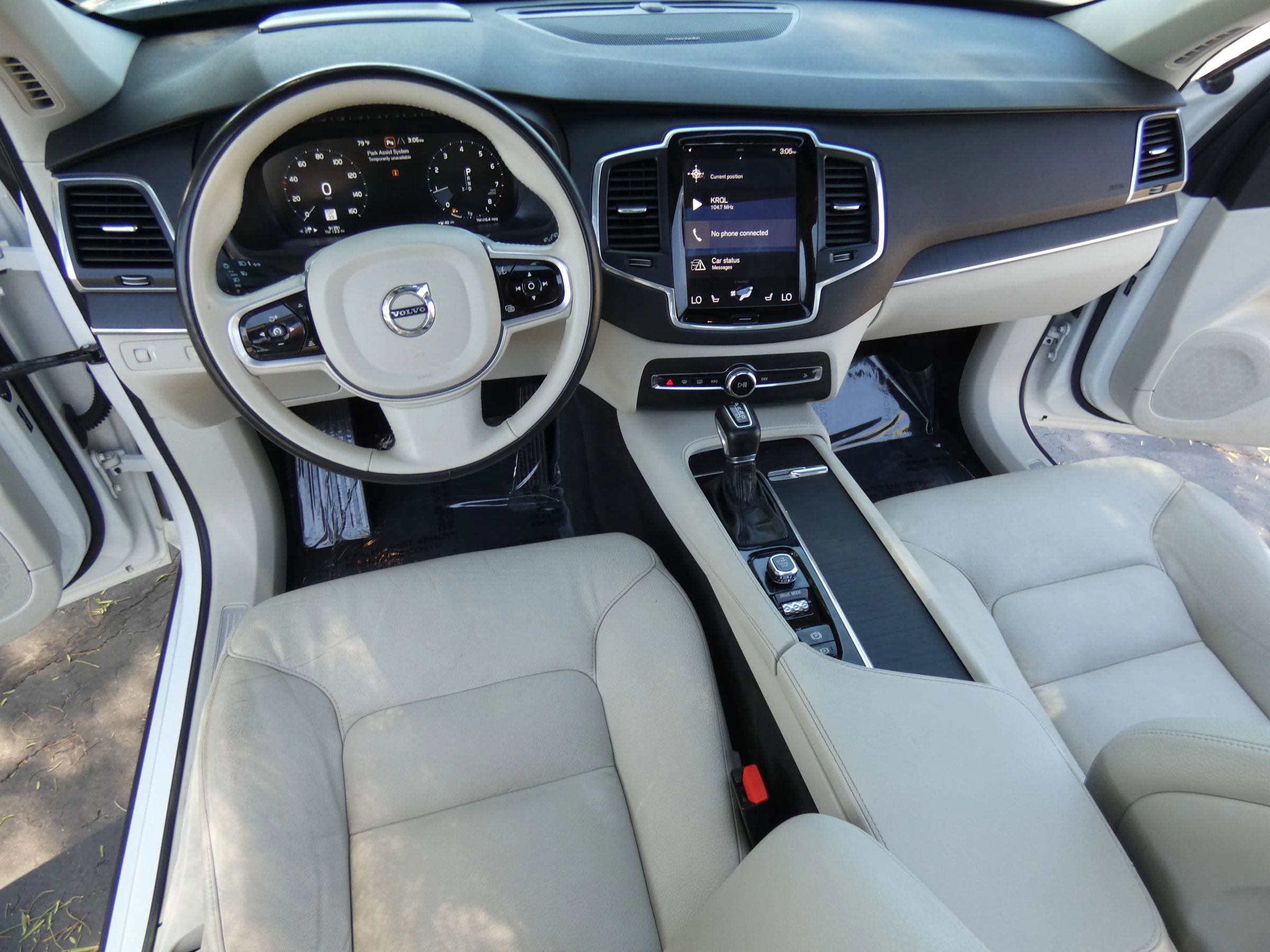 Used 2020 Volvo XC90 T6 Momentum image 24