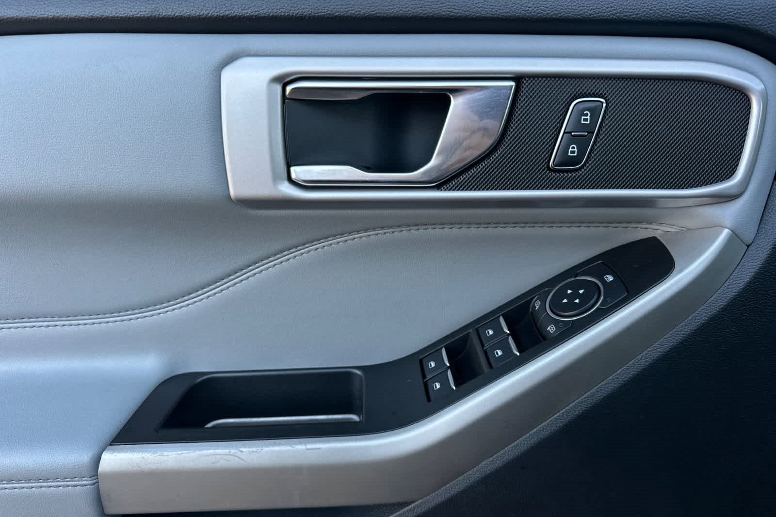 Certified 2022 Ford Explorer XLT w/ Equipment Group 202A image 13