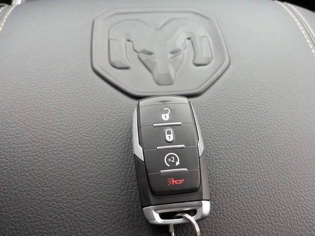 New 2026 RAM 5500 4x4 Crew Cab w/ Laramie Trim Package image 32