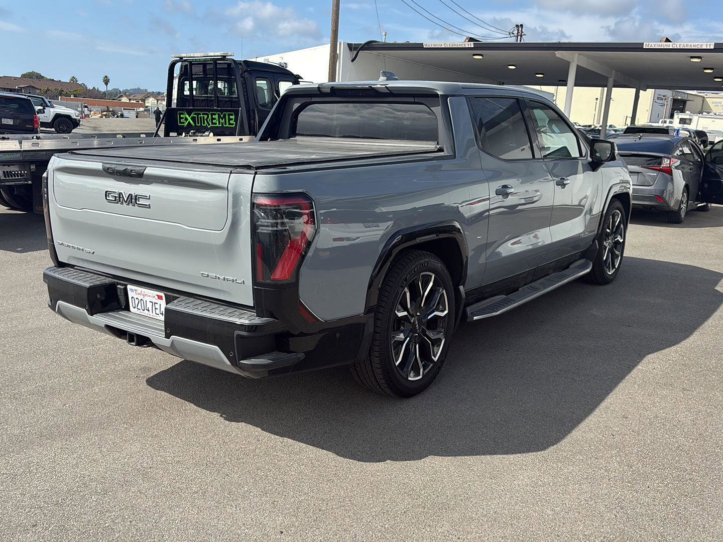 Used 2024 GMC Sierra EV Denali image 5