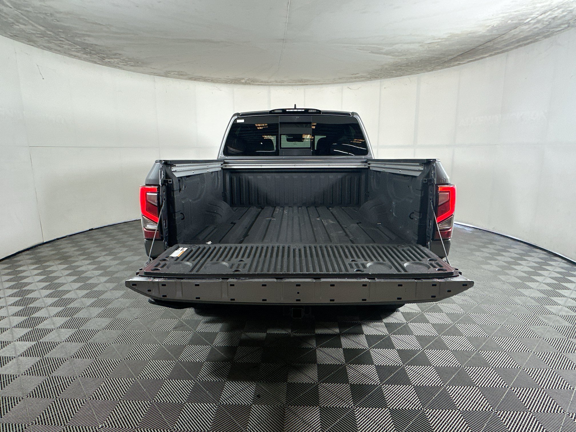 Used 2023 Nissan Titan PRO-4X w/ Pro-4x Convenience Package AWD/4WD image 31