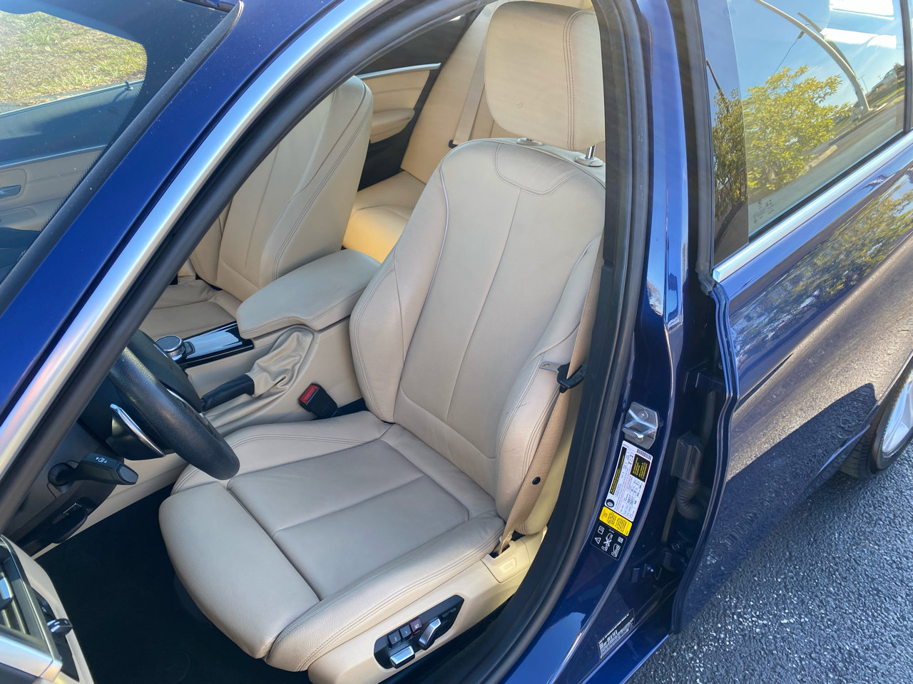 Used 2018 BMW 330i xDrive 330i xDrive SULEV Sedan w/ Premium Package image 14