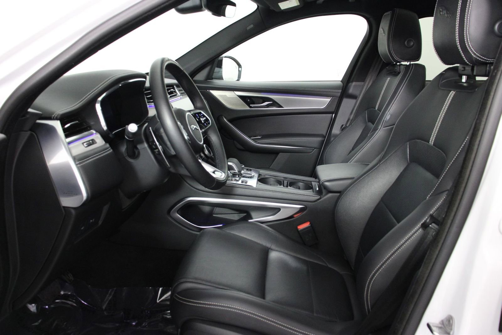 Used 2024 Jaguar F-PACE R-Dynamic S image 30