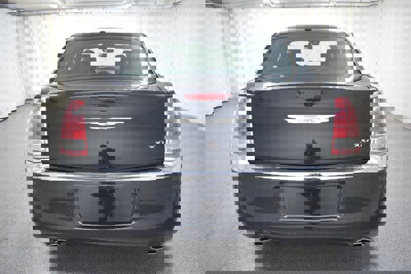 Used 2014 Chrysler 300 Touring RWD image 5