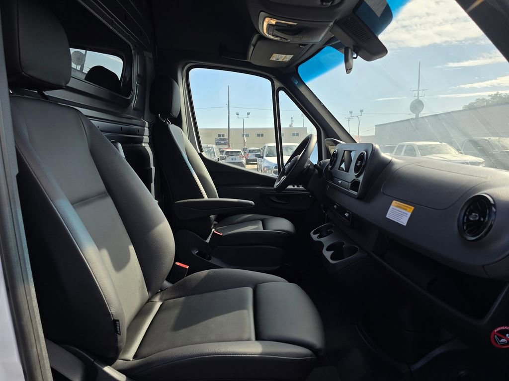 Used 2024 Mercedes-Benz Sprinter 2500 image 12