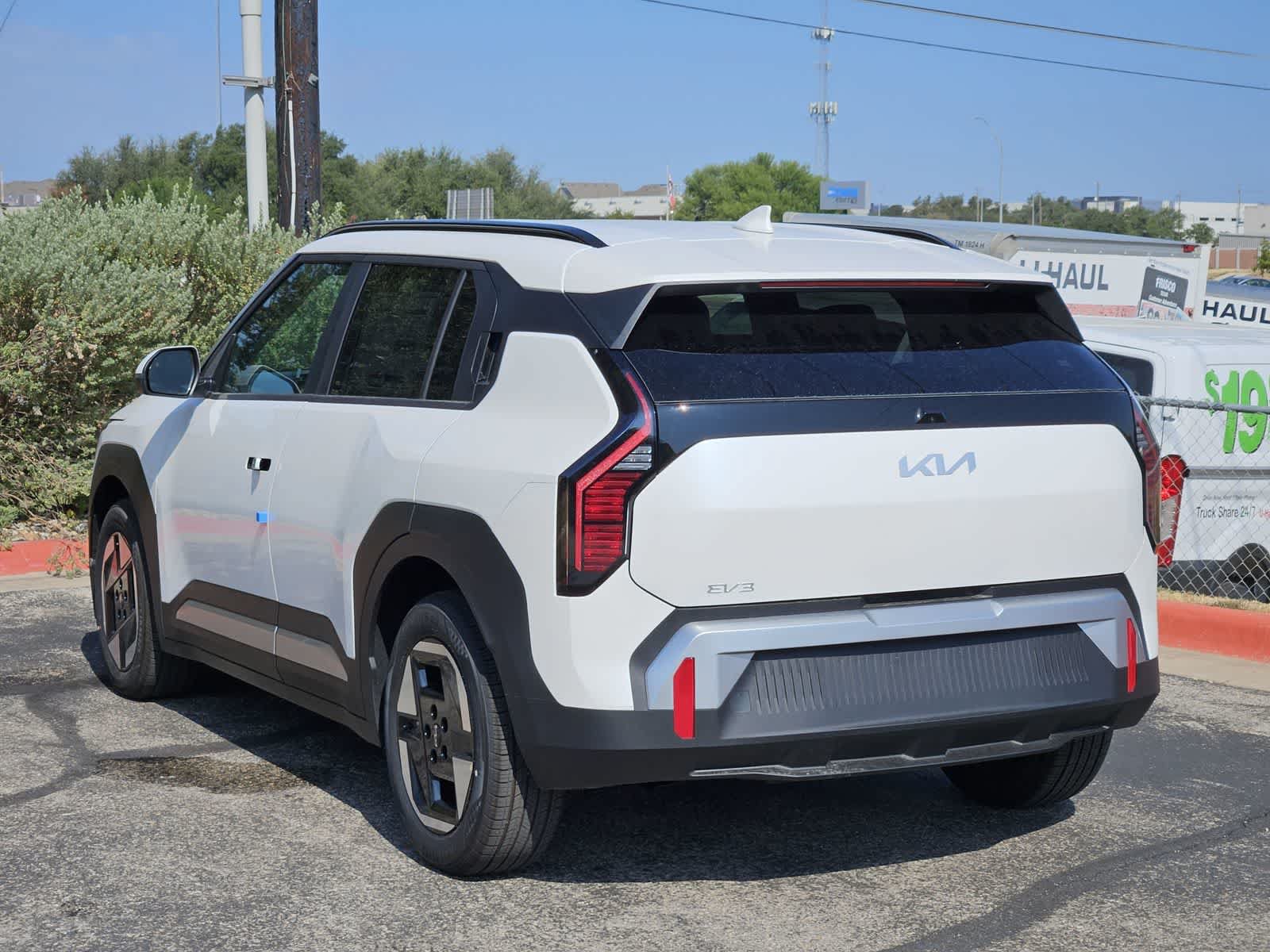 New 2027 Kia EV3 Wind FWD image 5
