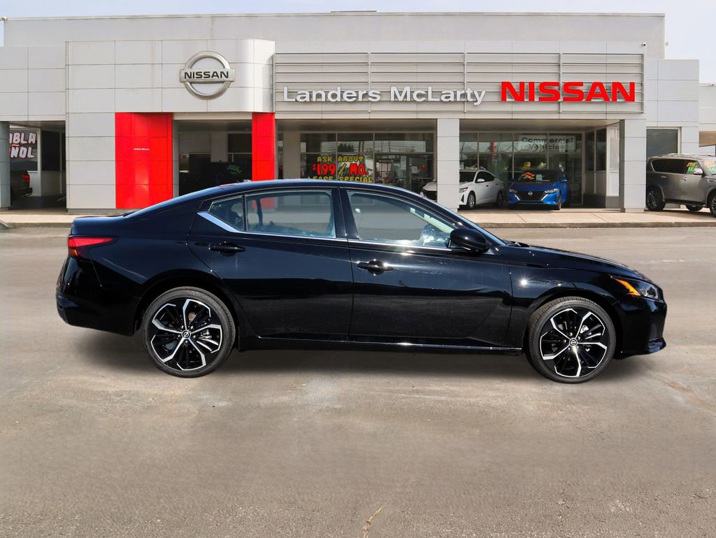 Used 2025 Nissan Altima 2.5 SR image 2