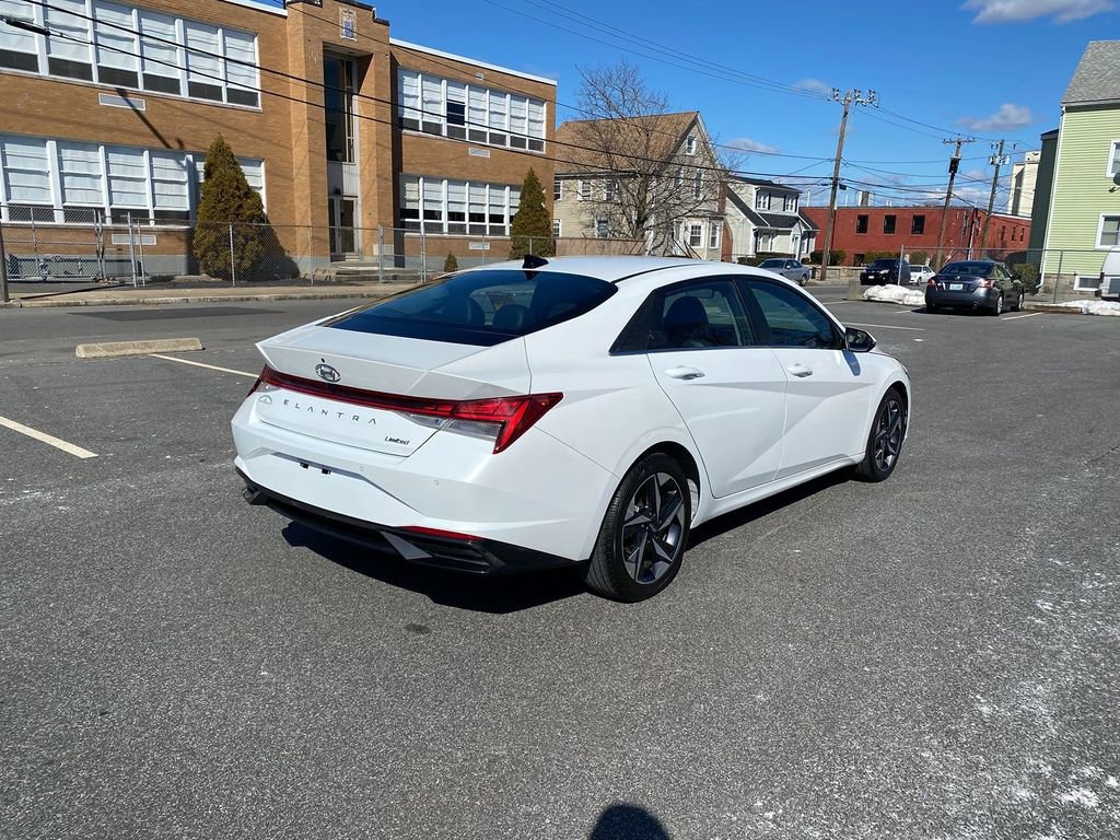 Used 2023 Hyundai Elantra Limited image 5