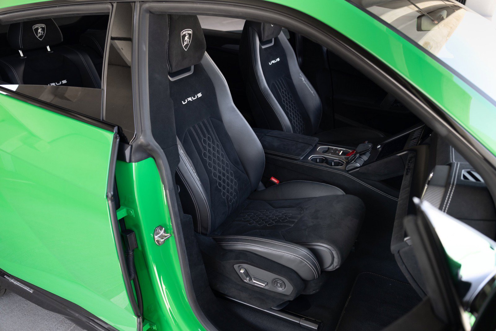 Used 2023 Lamborghini Urus Performante AWD/4WD image 60