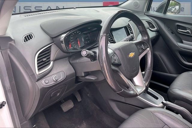 Used 2022 Chevrolet Trax LT w/ Redline Edition AWD/4WD image 17