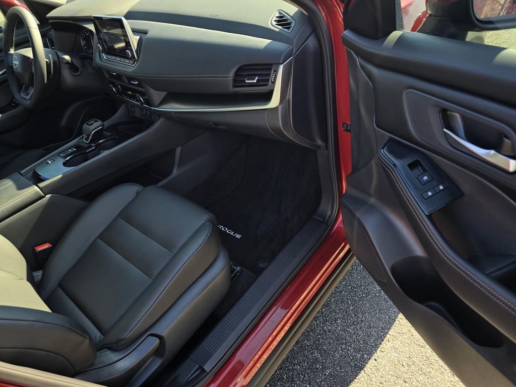 Certified 2026 Nissan Rogue SV w/ SV Premium Package image 7