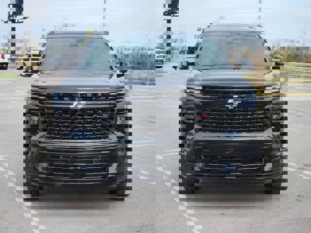 Used 2025 Chevrolet Traverse RS image 2