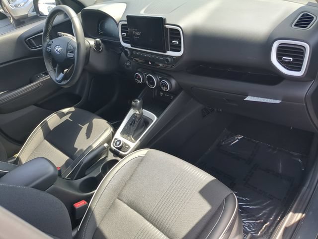 Used 2025 Hyundai Venue Limited FWD image 13