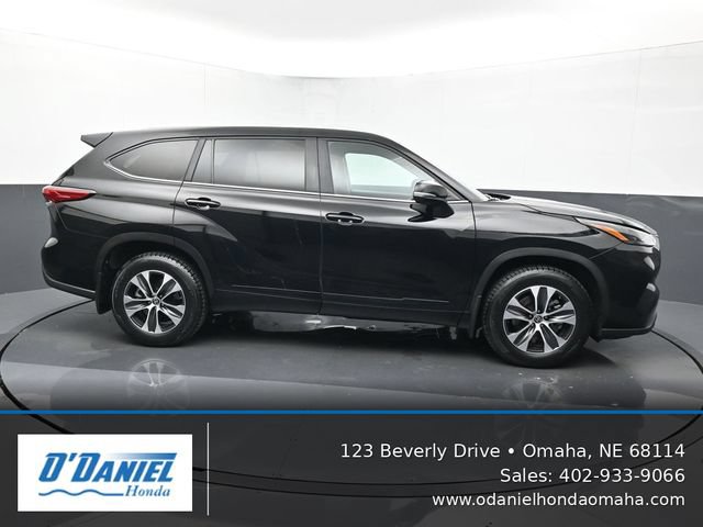Used 2023 Toyota Highlander XLE AWD/4WD image 7