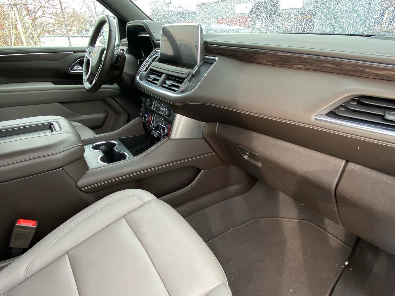 Used 2022 Chevrolet Suburban LT w/ Luxury Package image 16