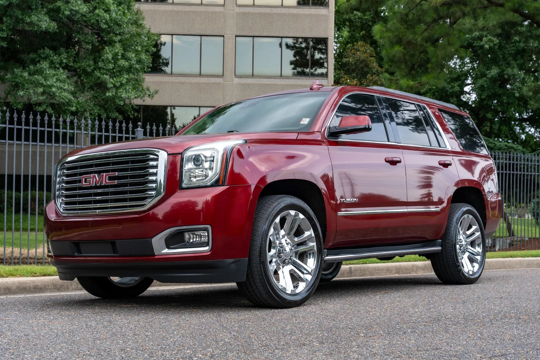 Used 2018 GMC Yukon SLT w/ Premium Edition