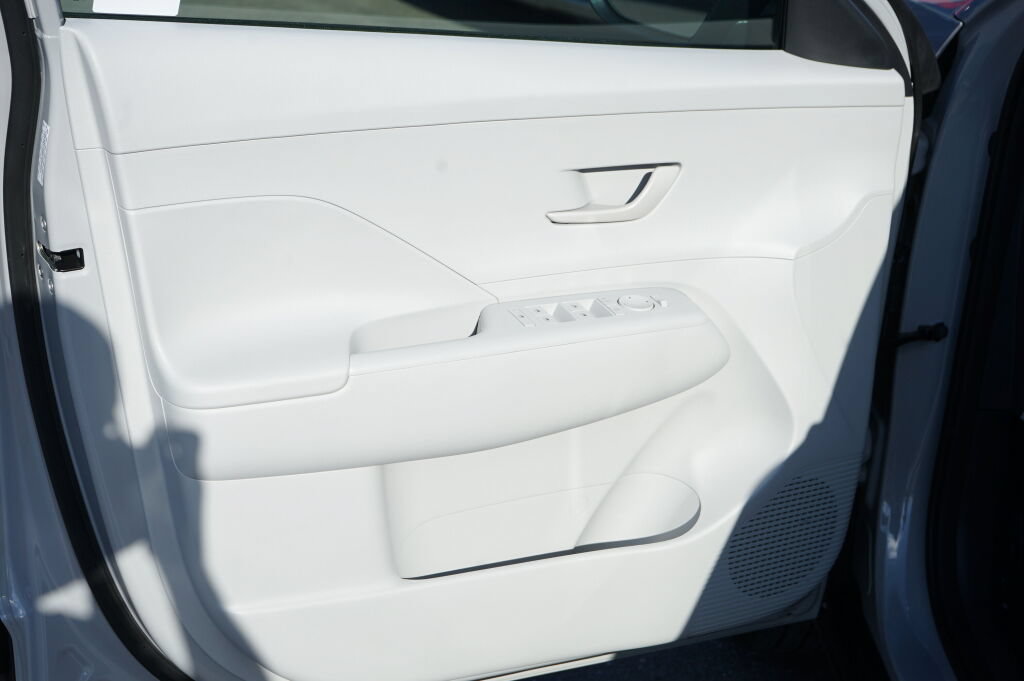 Certified 2025 Hyundai Kona SE FWD image 14