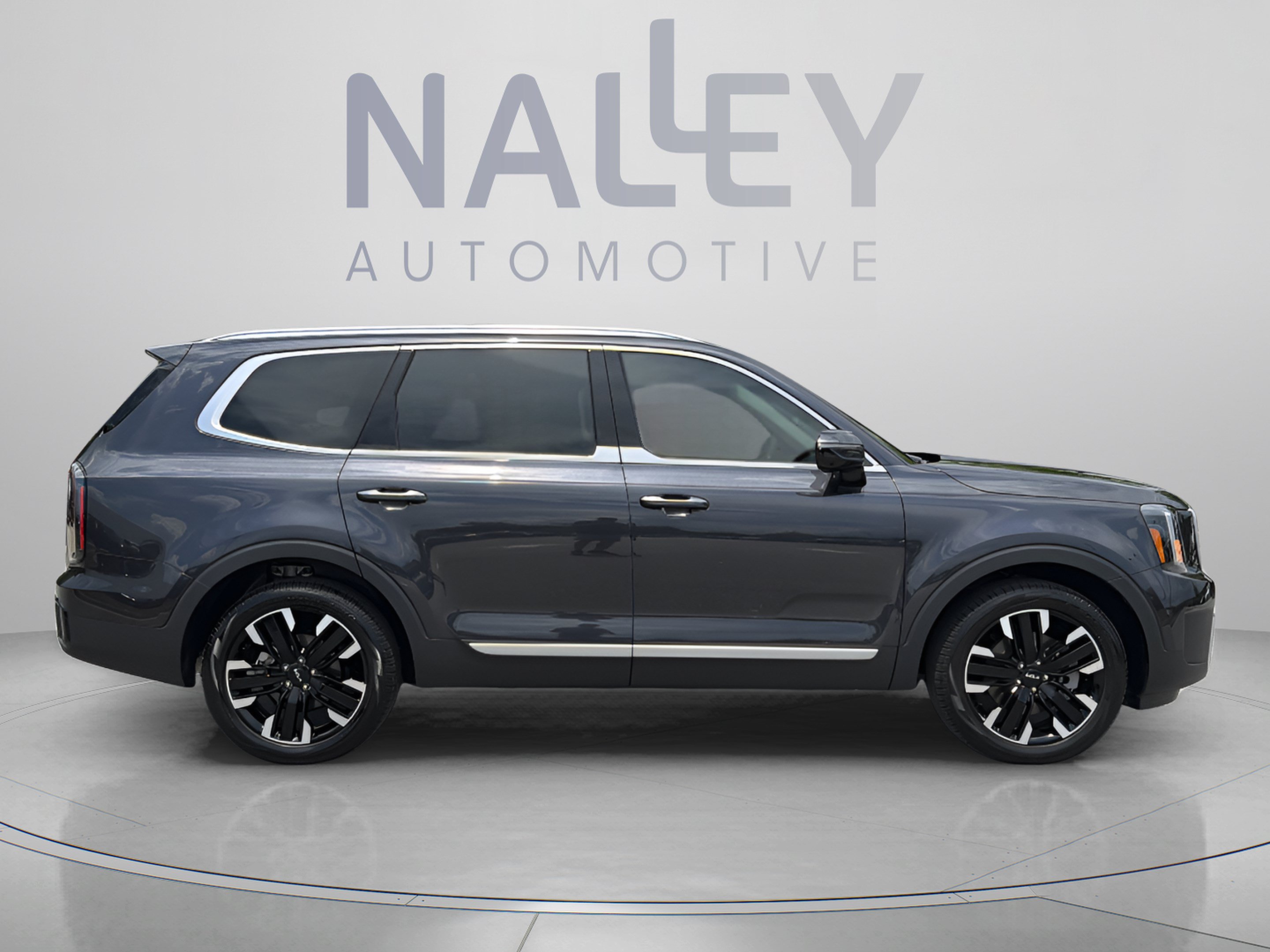 Used 2025 Kia Telluride SX w/ SX Captain's Chair Package FWD image 6