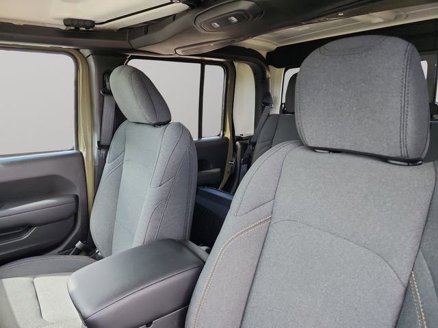 New 2025 Jeep Gladiator Willys image 24
