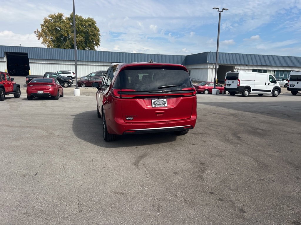 New 2026 Chrysler Pacifica Select image 40