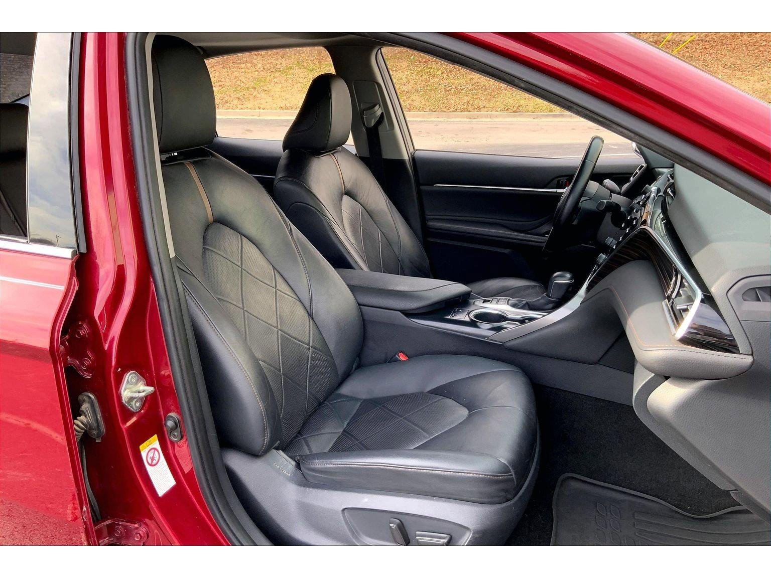 Used 2018 Toyota Camry XLE image 7