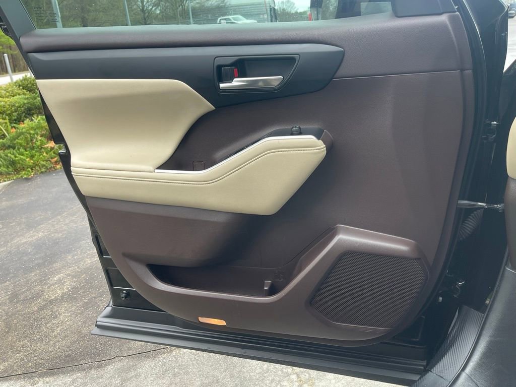 Used 2020 Toyota Highlander XLE image 54