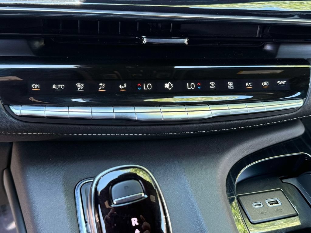 Used 2024 Cadillac Escalade ESV Sport AWD/4WD image 28