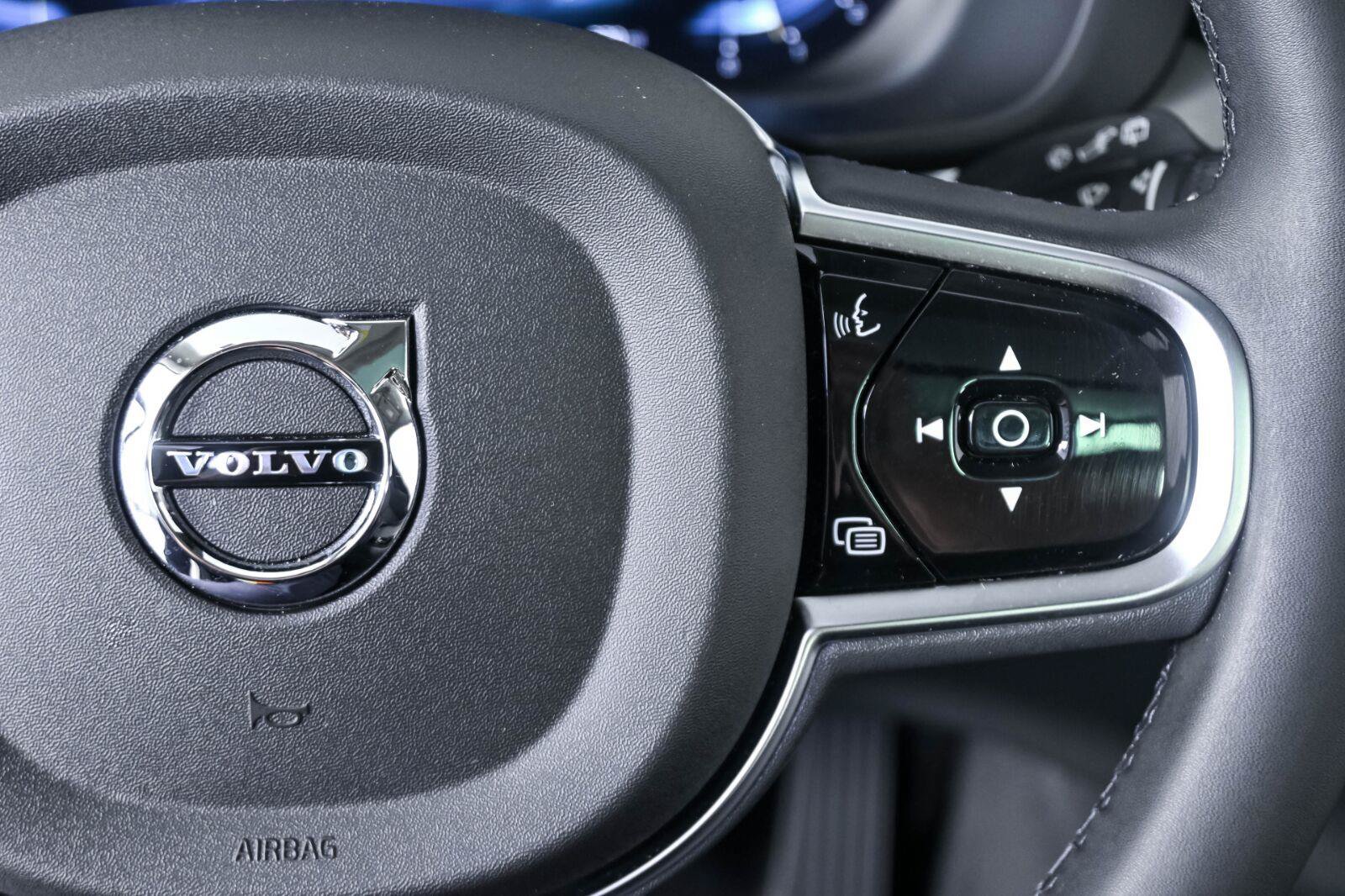 Certified 2025 Volvo XC60 B5 Plus w/ Protection Package Premier AWD/4WD image 10