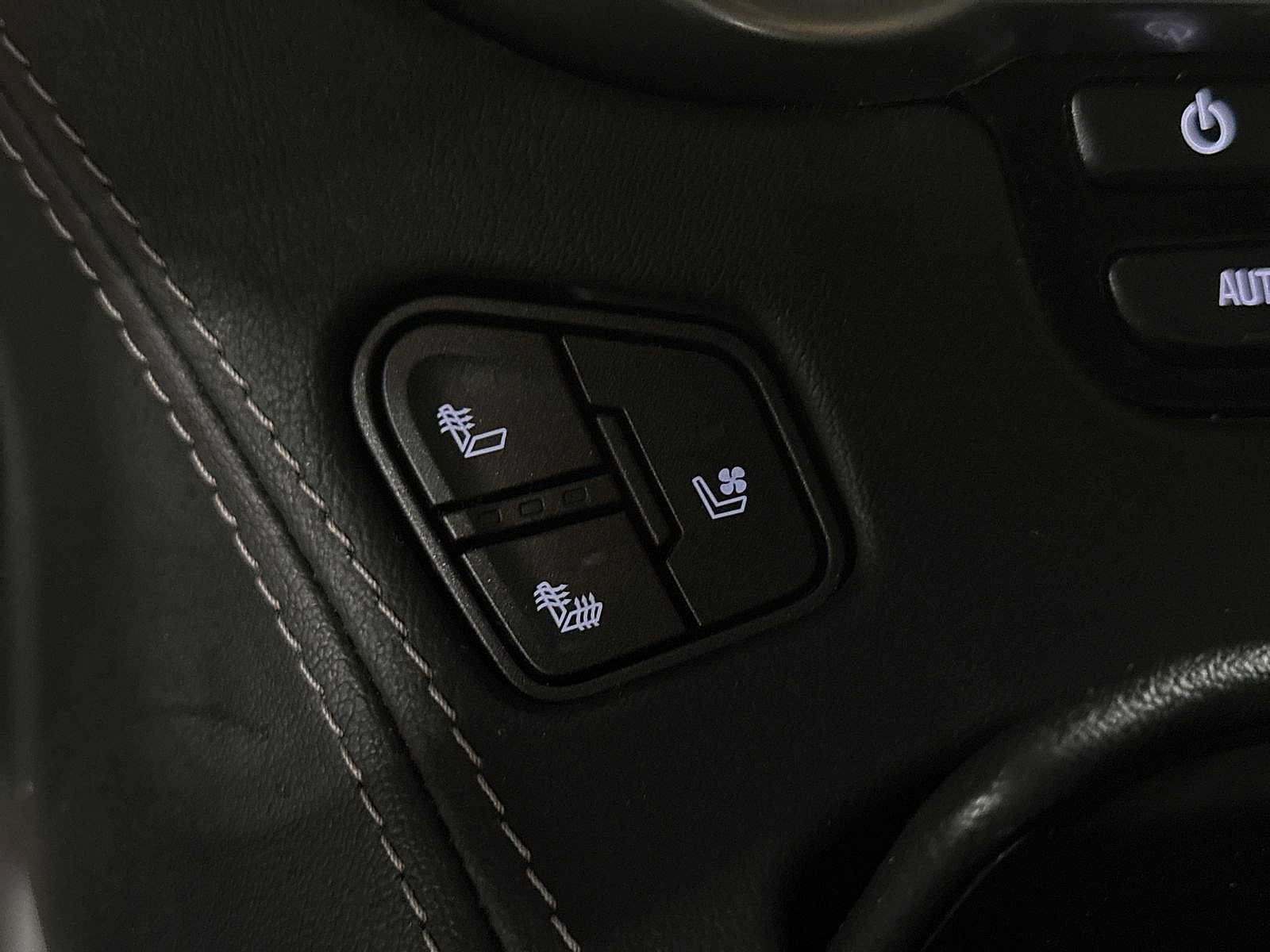 Used 2019 Chevrolet Tahoe Premier AWD/4WD image 36