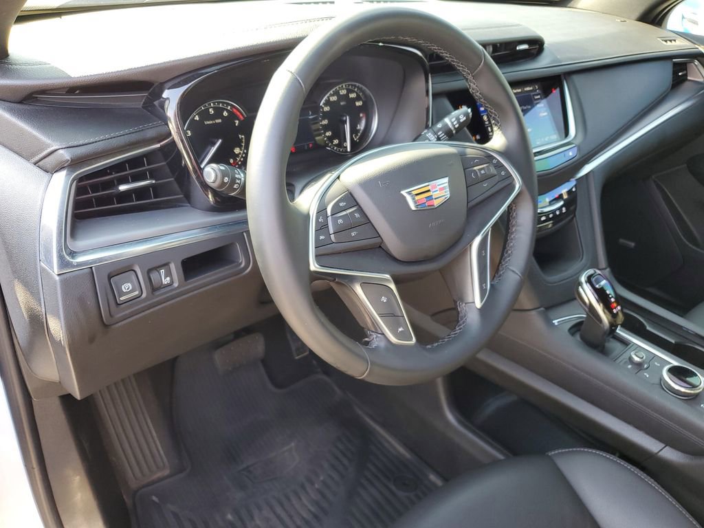 Certified 2025 Cadillac XT5 Luxury FWD image 7