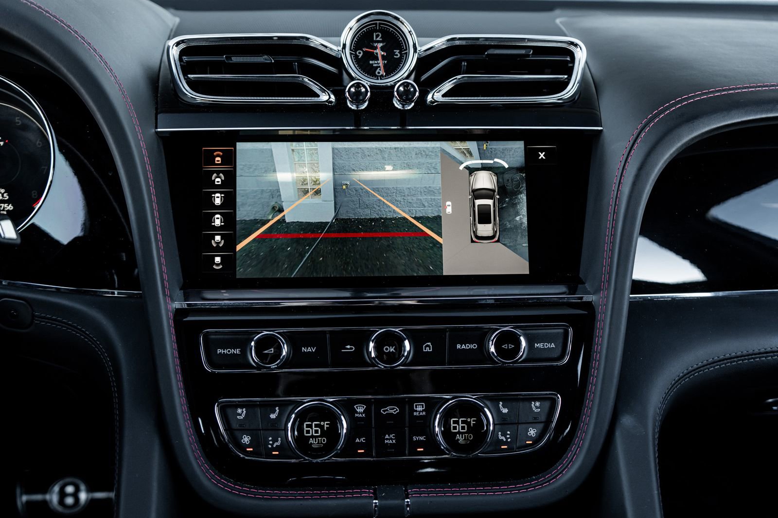 Used 2023 Bentley Bentayga Extended Wheelbase image 28