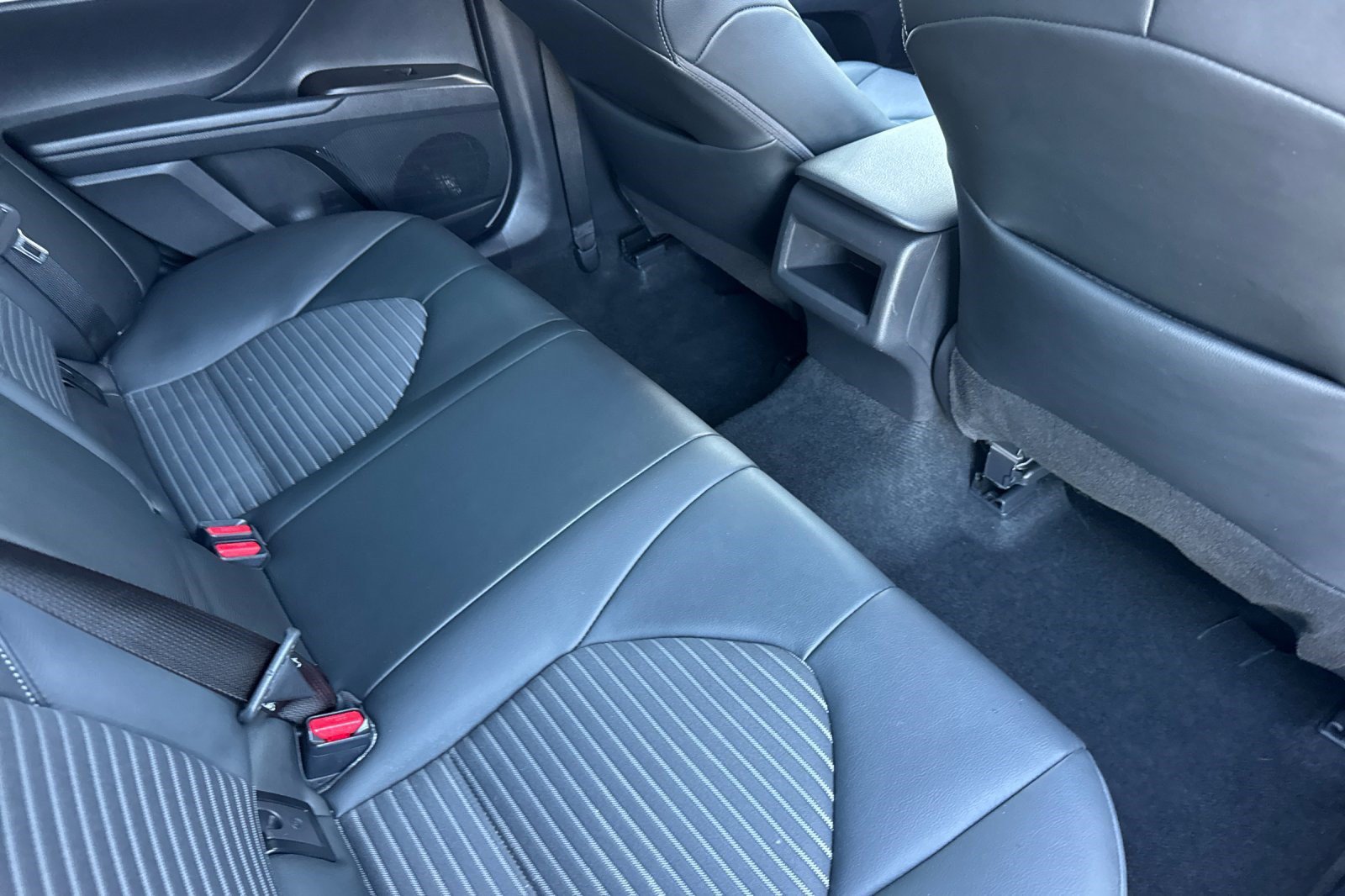 Used 2024 Toyota Camry SE w/ Convenience Package FWD image 31
