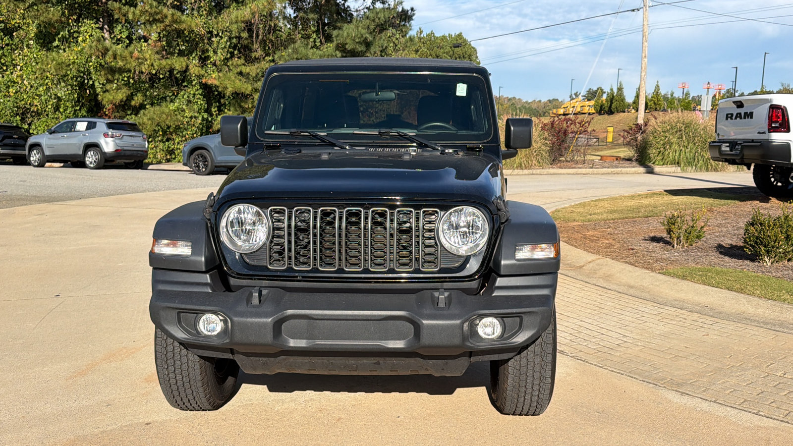 Used 2025 Jeep Wrangler Unlimited Sport AWD/4WD image 3