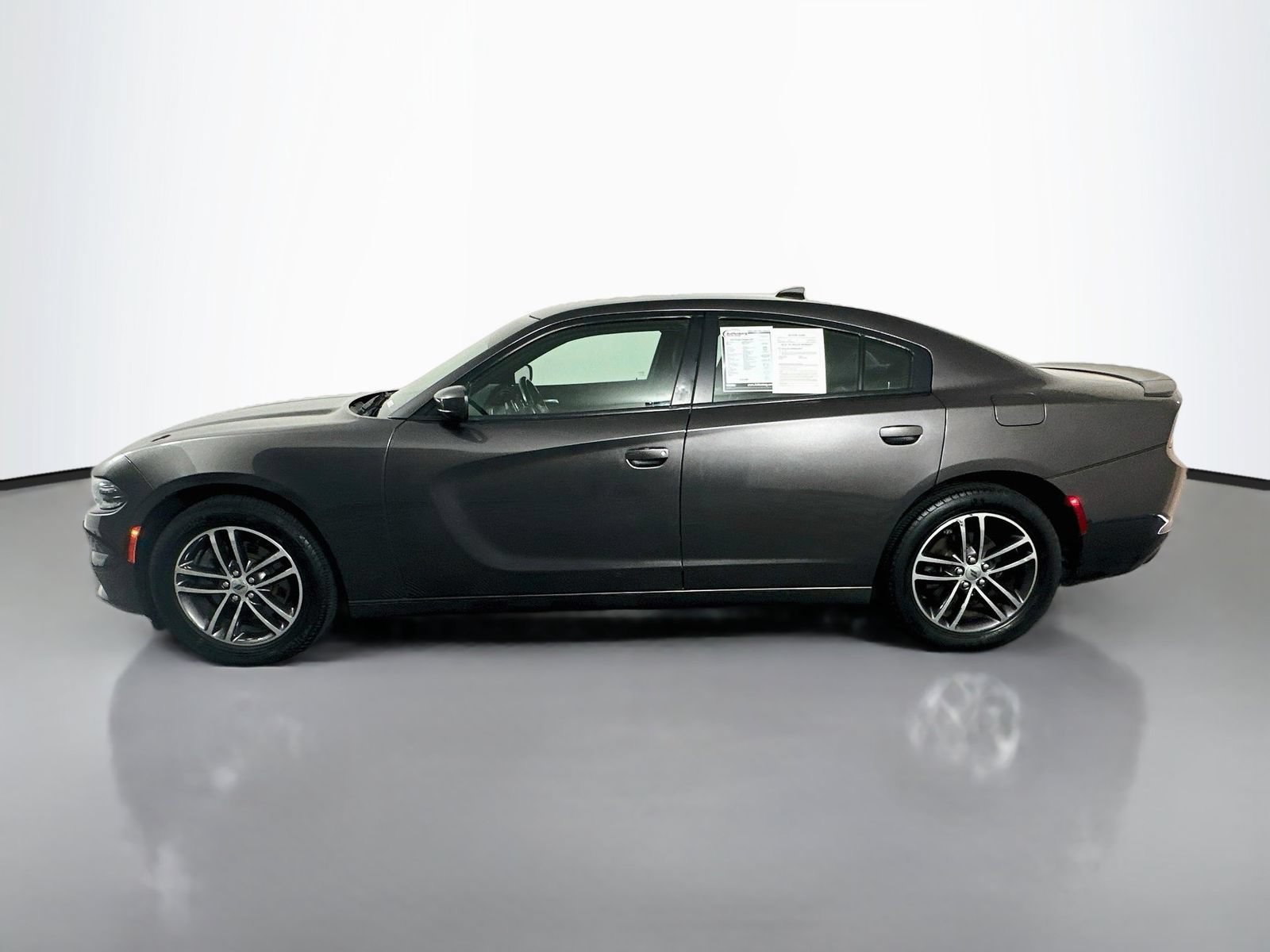 Used 2019 Dodge Charger SXT AWD/4WD image 4