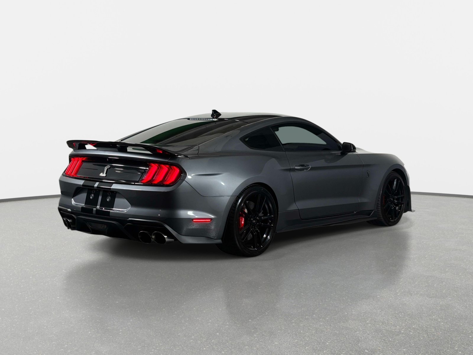 Used 2022 Ford Mustang Shelby GT500 w/ Carbon Fiber Track Pack RWD image 3