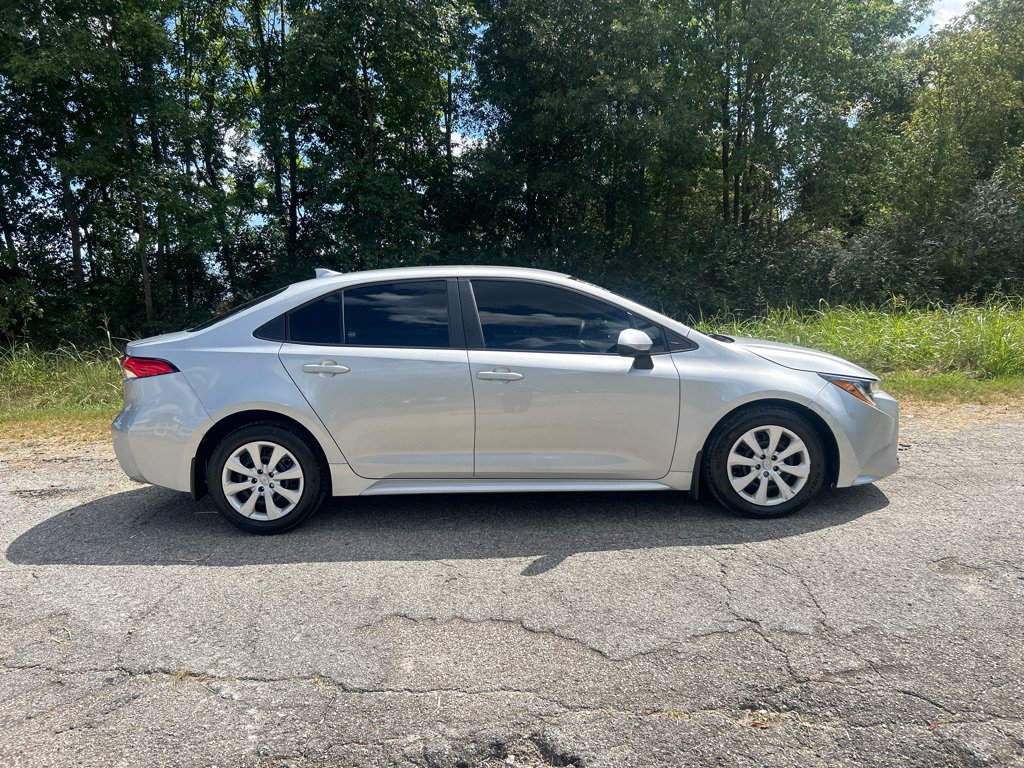 Used 2024 Toyota Corolla LE FWD image 6