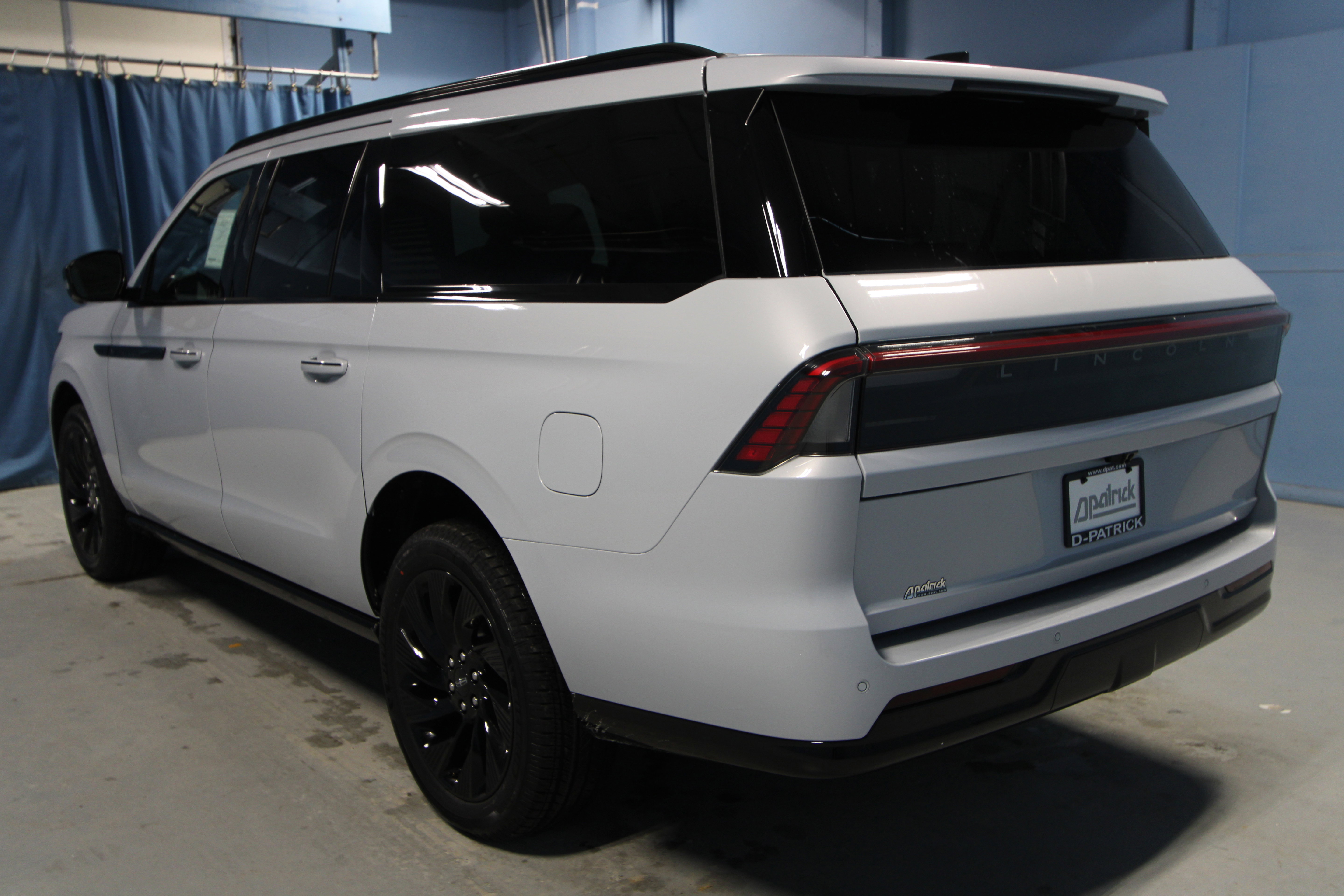 New 2026 Lincoln Navigator L Reserve w/ Jet Appearance Package image 28