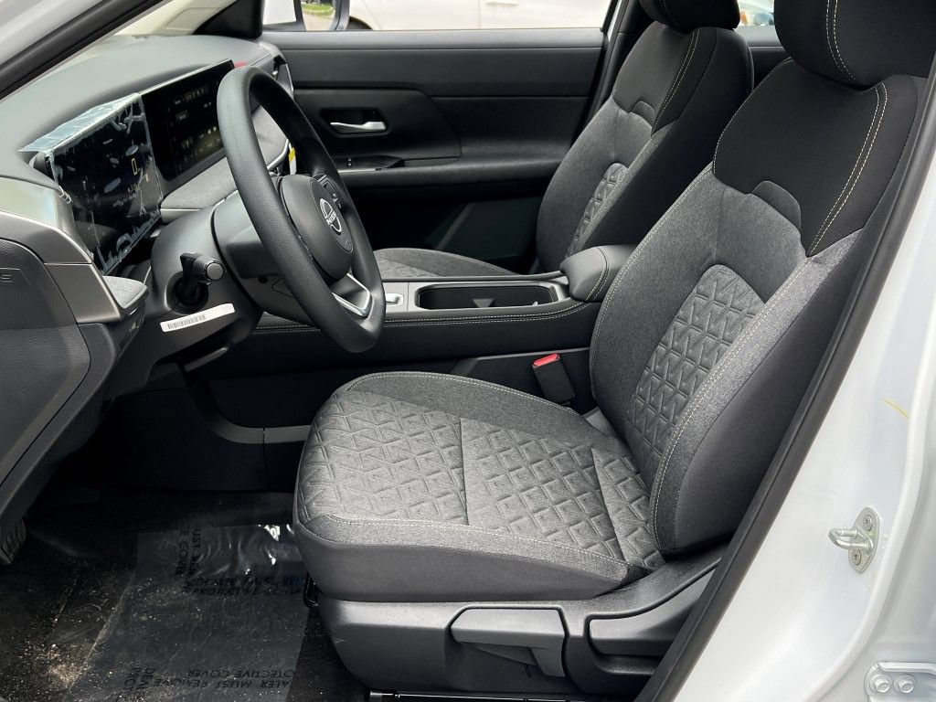 New 2025 Nissan Kicks SV w/ SV Premium Package AWD/4WD image 14