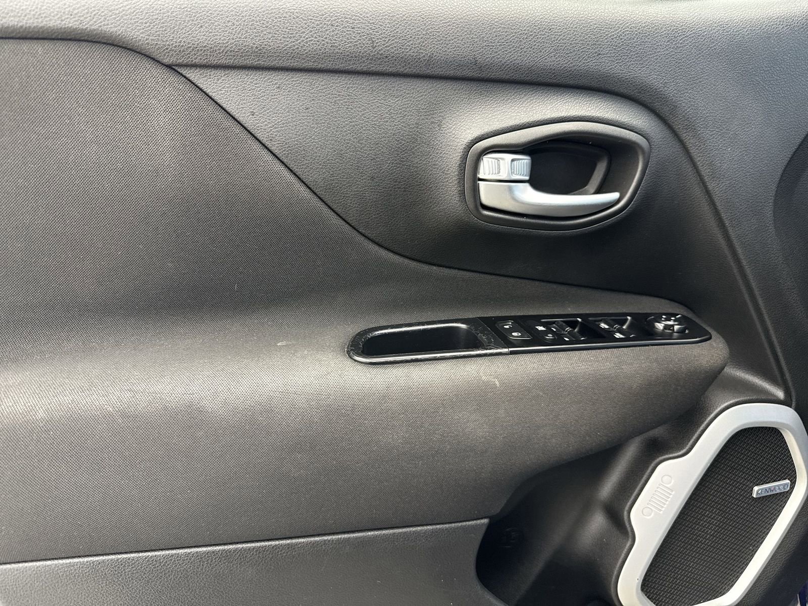 Used 2020 Jeep Renegade Latitude w/ UConnect 8.4 Nav Group image 28