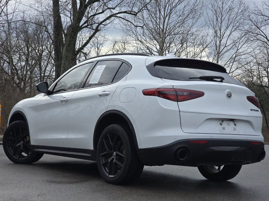 Used 2020 Alfa Romeo Stelvio w/ Nero Edizione image 10