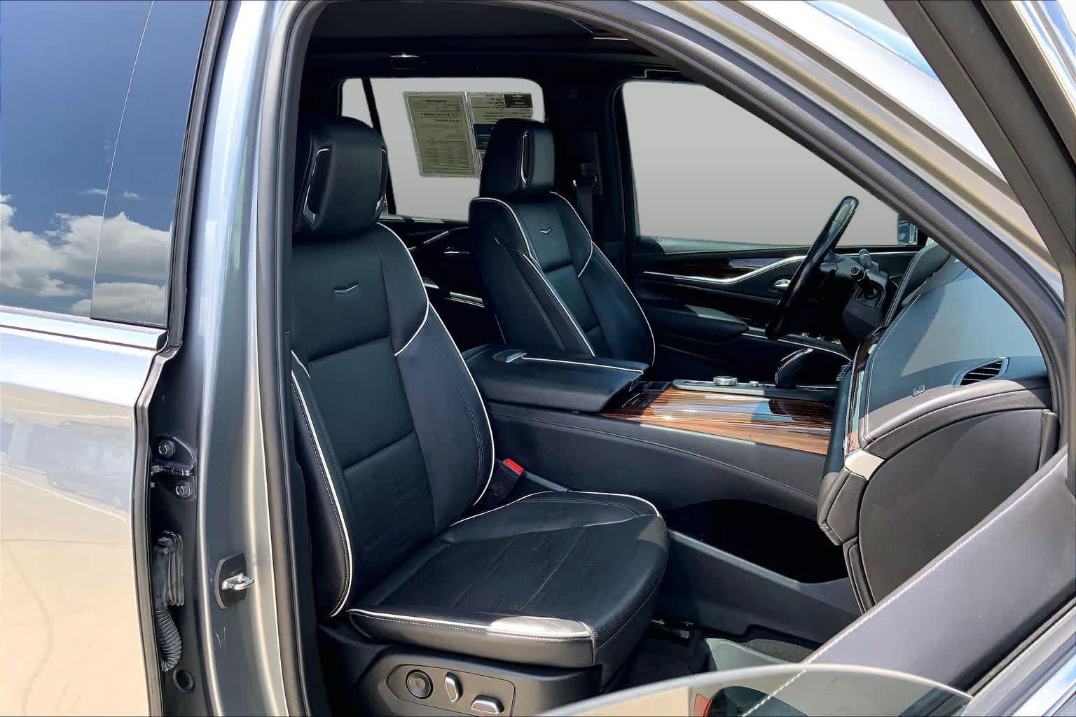 Used 2022 Cadillac Escalade Premium Luxury w/ Performance Package AWD/4WD image 9