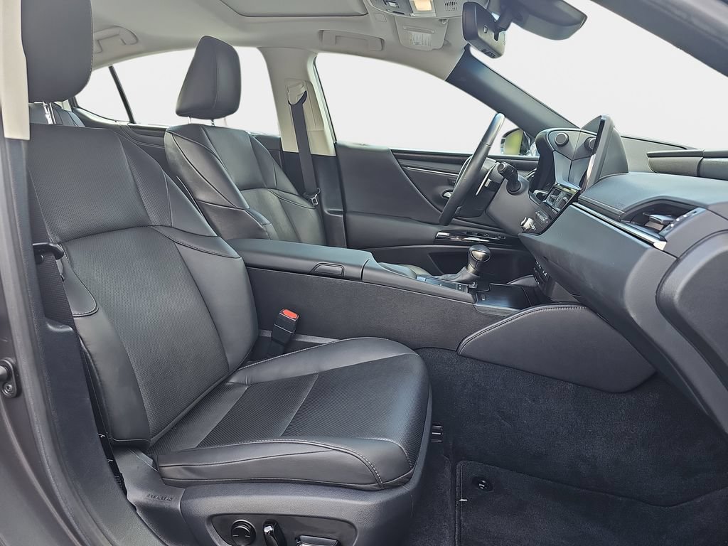 Certified 2022 Lexus ES 300h w/ Premium Package FWD image 10