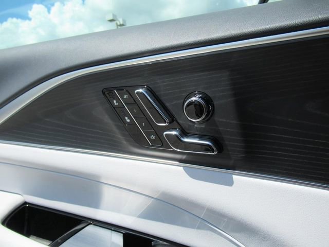 New 2025 Cadillac Lyriq Luxury image 27