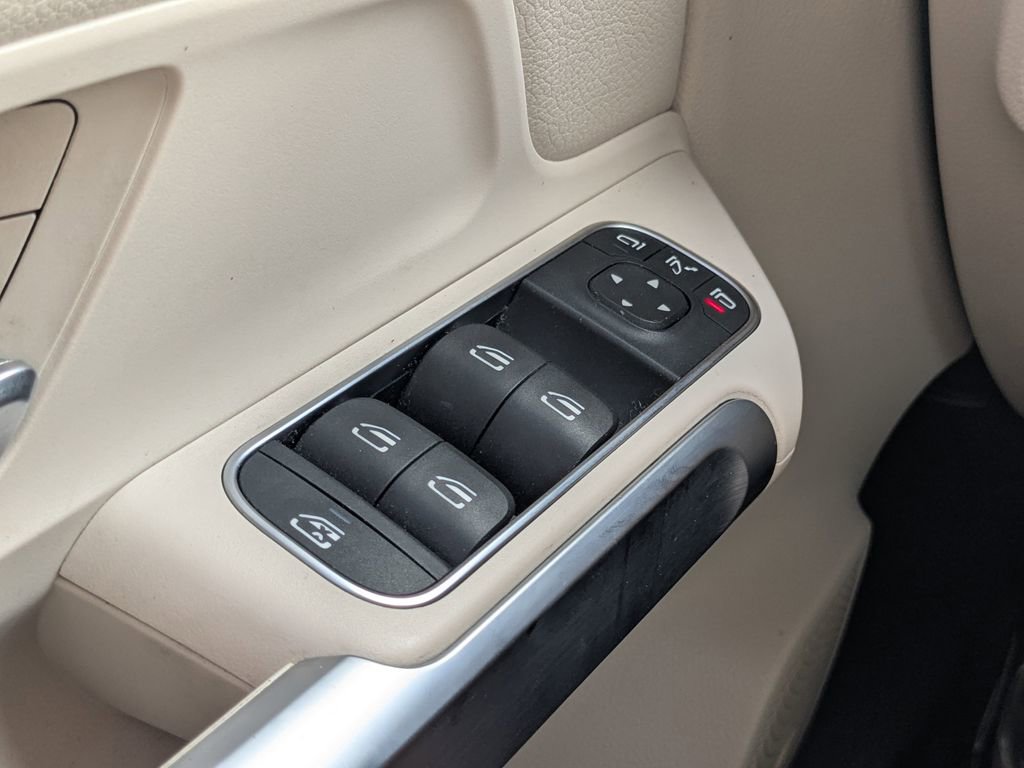 Certified 2023 Mercedes-Benz EQB 250+ w/ Exclusive Package image 10