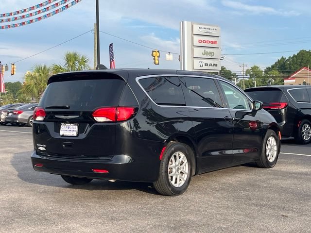 Used 2023 Chrysler Voyager LX FWD image 3