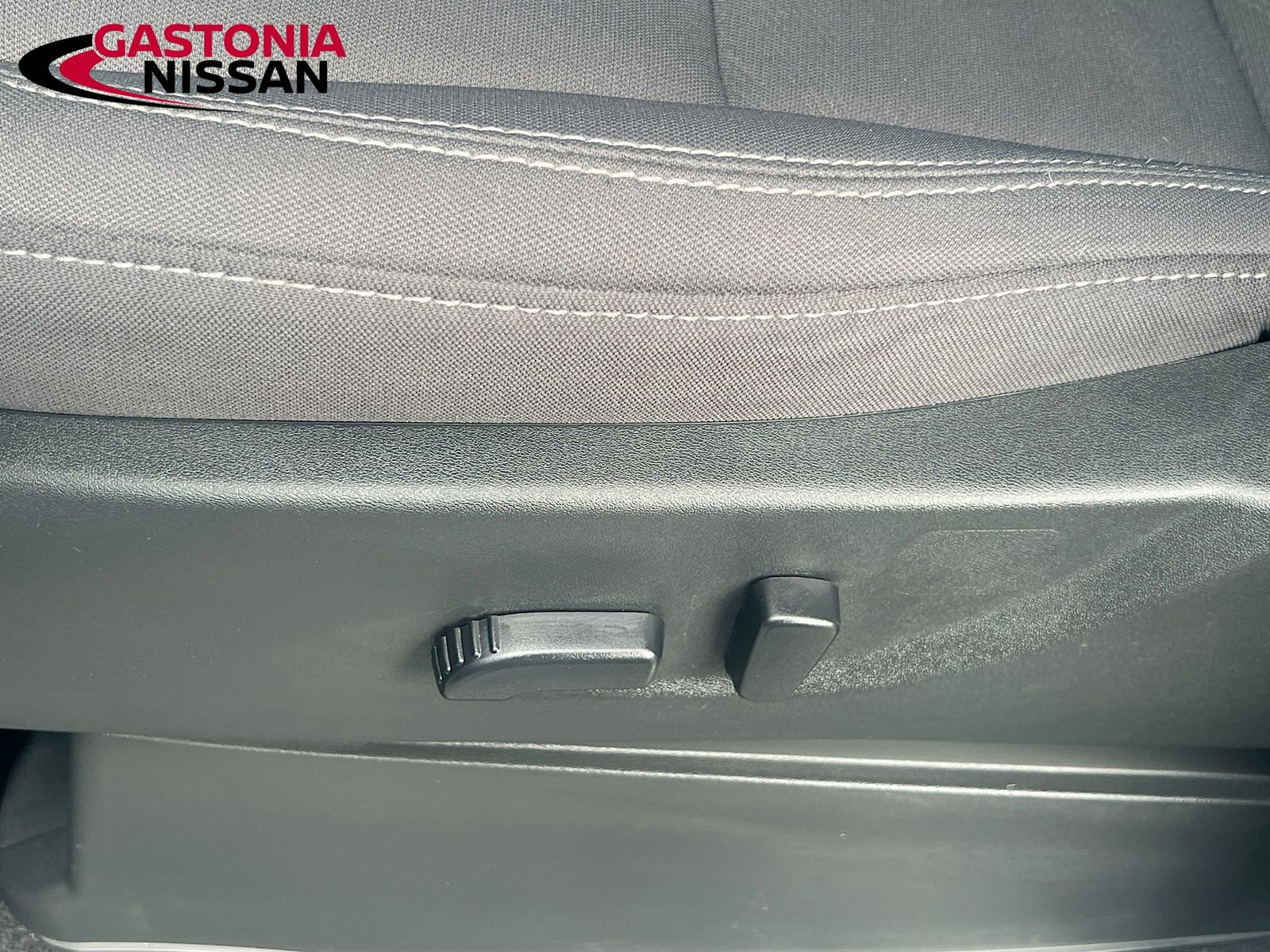 Used 2024 Nissan Frontier SV w/ Technology Package image 25