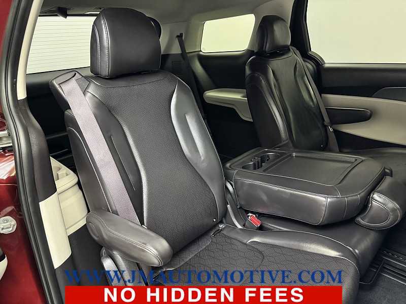 Used 2024 Kia Carnival LX image 20